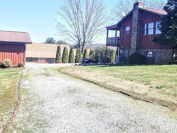 3rd image of 415 W Hills Dr