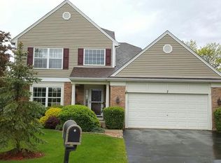 7 Warwick Ct, South Elgin, IL 60177