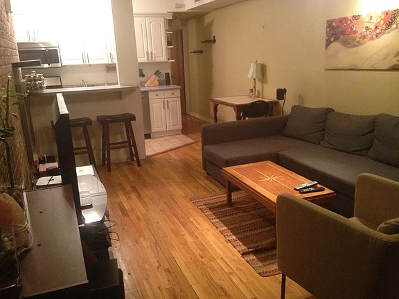 2nd image of 803 W Oakdale Ave
