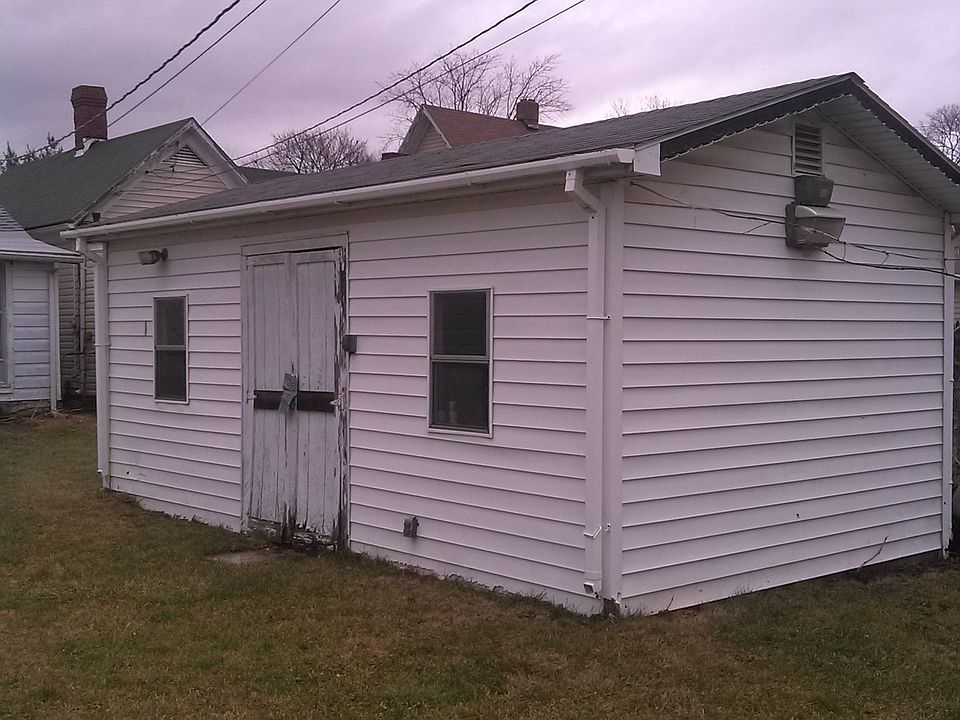 2nd image of 712 Lafayette St