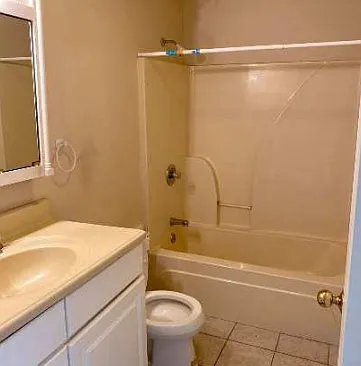 711B S Poplar St — Photo 7