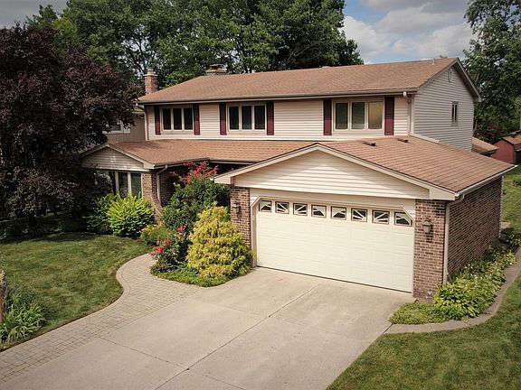 2nd image of 910 E Waverly Dr
