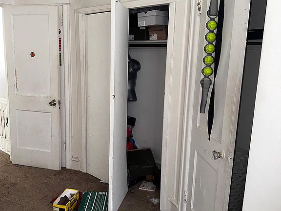 3rd image of 5222 Arlington St