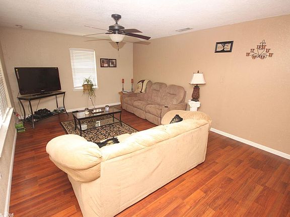 3rd image of 414 Leewood Dr