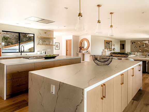 2nd image of 122 Patrician Way