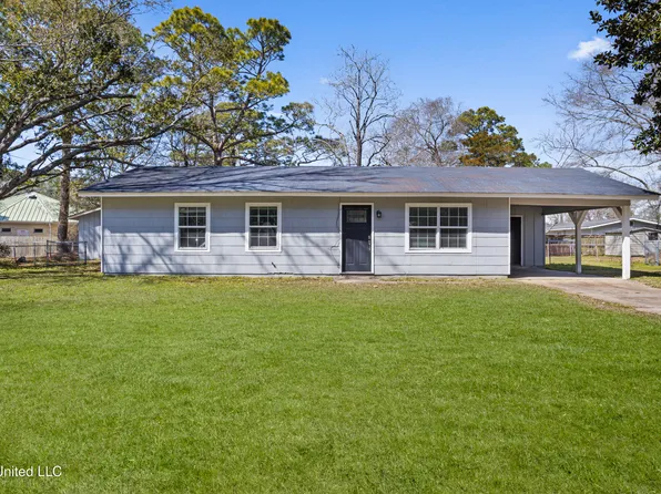 3709 Pineview Dr, Pascagoula, MS 39581