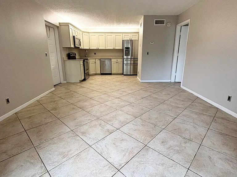 203 Foxtail Dr #F1 — Photo 3