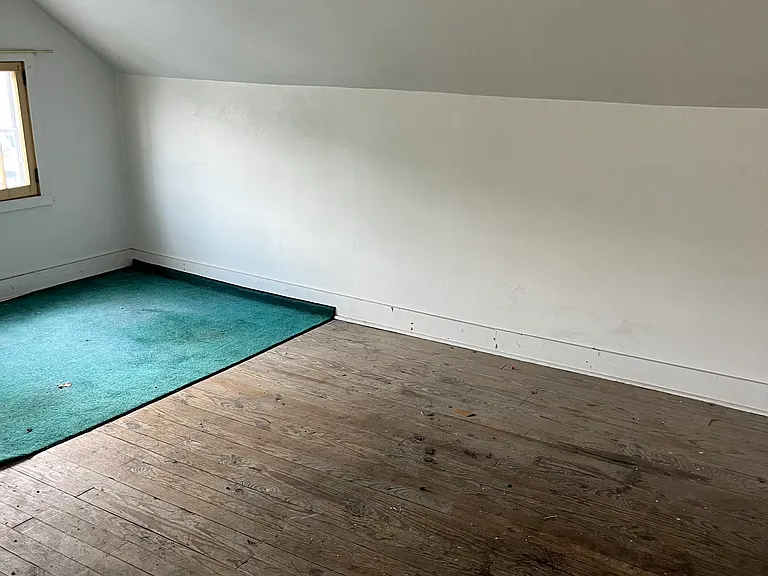 118 E Bell Ave — Photo 5