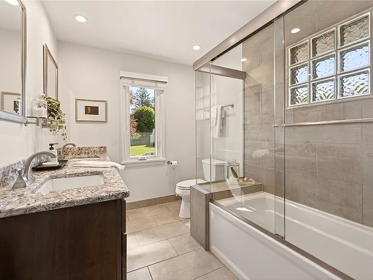 330 Kilbourn Rd — Photo 26