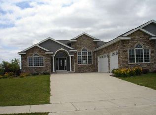 406 Vista Cir, Columbus, WI 53925