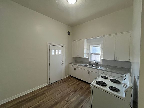 4th image of 146 Lincoln Way W #1