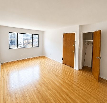 2nd image of 330 Taft Pl