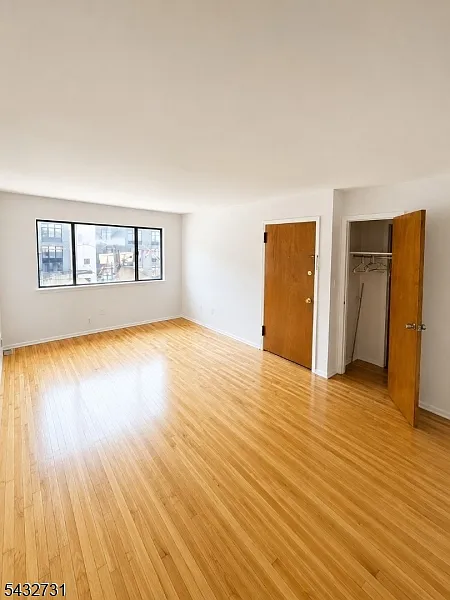 Building Photo - 330 Taft Pl