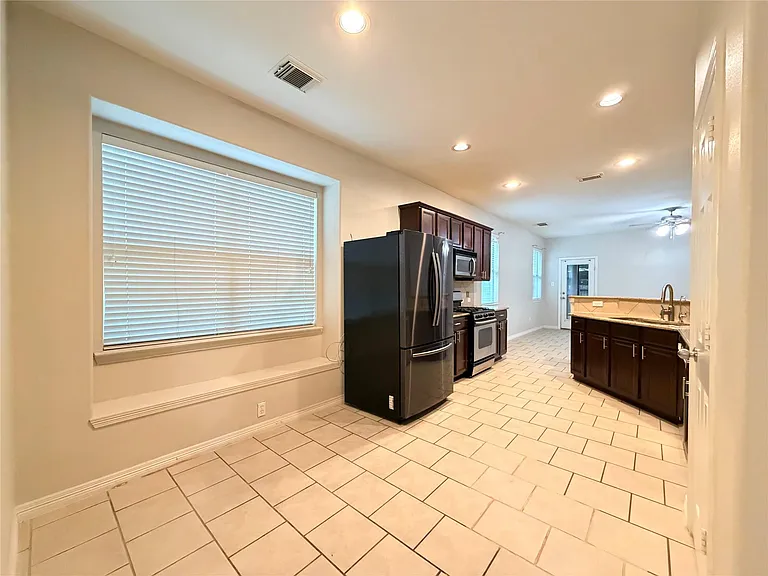 211 Briar Trace Ln — Photo 8