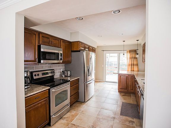 4th image of 1101 Laramie Cir