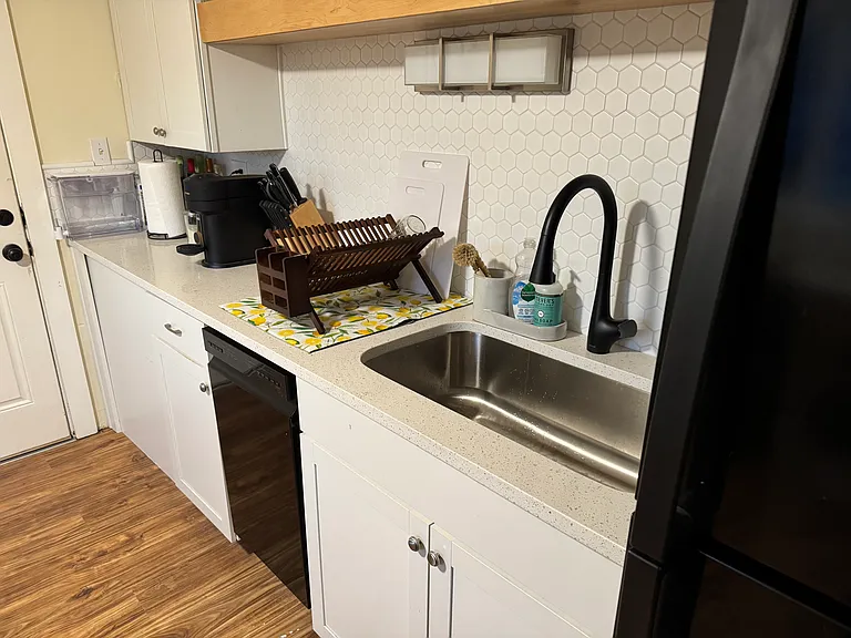 Kitchen with 18" dishwasher