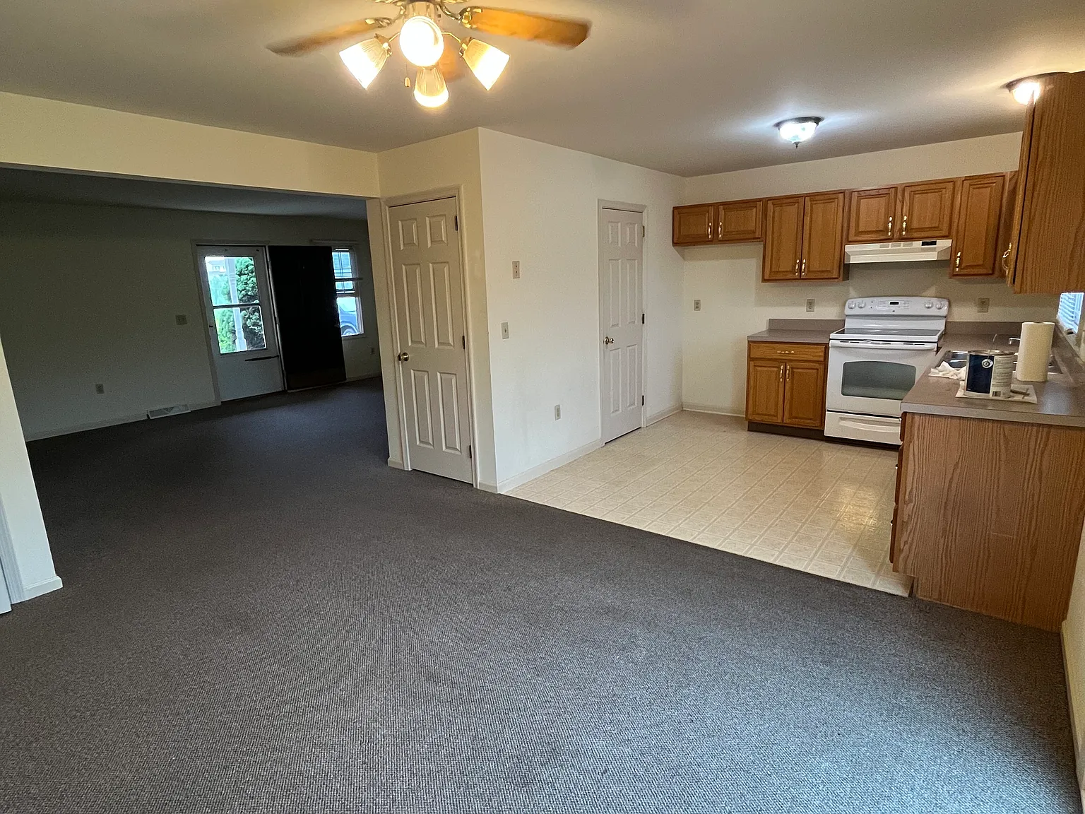 3 bed, 1.5 bath, 1320 sqft, $1,695 — Photo 2