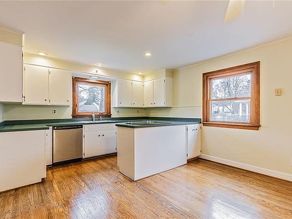 5th image of 127 W Church St
