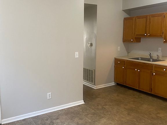 3rd image of 6030 Etzel Ave