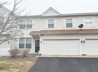 2062 Waterleaf Ln W, Chanhassen, MN 55317