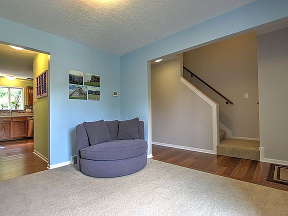 3rd image of 6819 Autumn Glen Dr