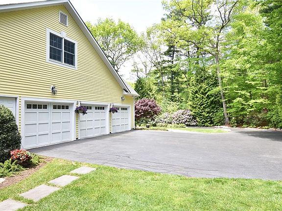 2nd image of 129 Woodridge Dr