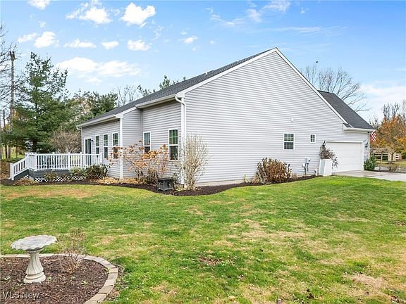 3rd image of 7606 Knollridge Ave NE