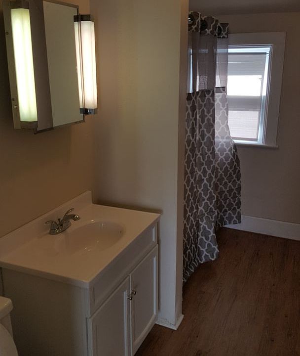 1st image of 215 N Roosevelt St