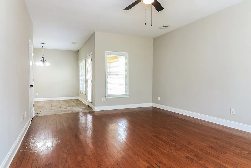3 bed, 2.0 bath, 1542 sqft, $1,650 — Photo 4