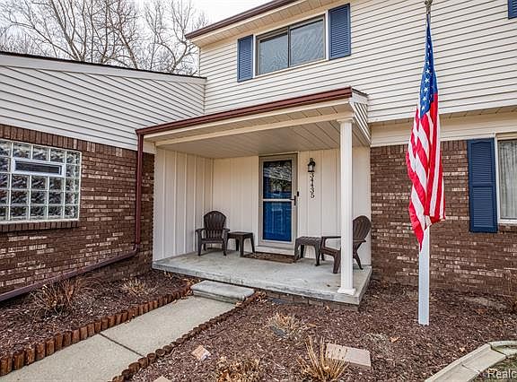 3rd image of 34435 Deborah Ct
