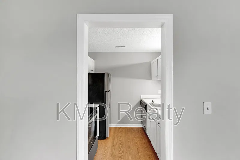 4 bed, 2.0 bath, $1,500 — Photo 3