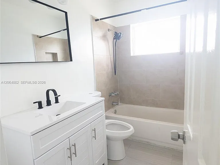 7805 Crespi Blvd #4 — Photo 13