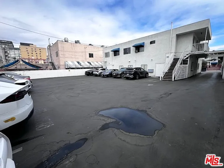 815 S Ardmore Ave #201 — Photo 13
