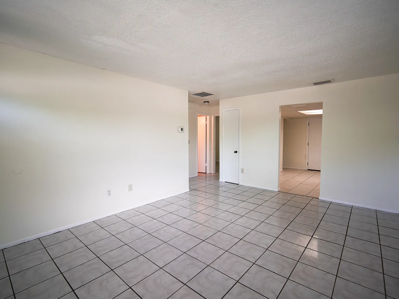 2 bed, 825 sqft, $1,800 — Photo 2