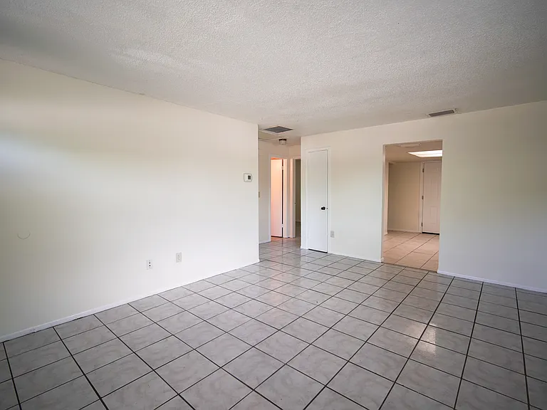 1521 Clark St #1521 — Photo 2