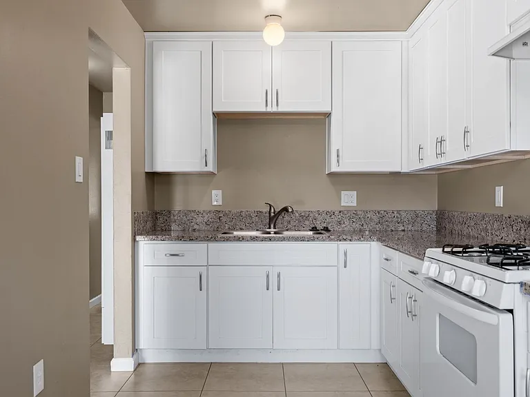 10498 Mills Tower Dr — Photo 18
