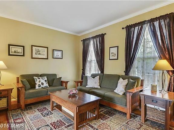 Living Room with crown trim