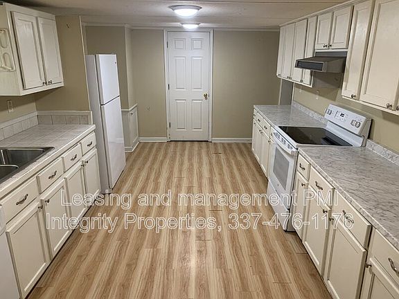 5th image of 110 Canary Ln