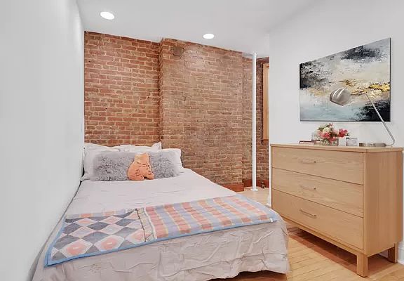 2nd image of 218 E 82nd St #4