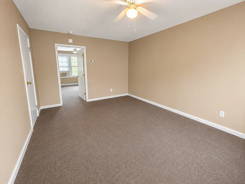 639 Willis Ave