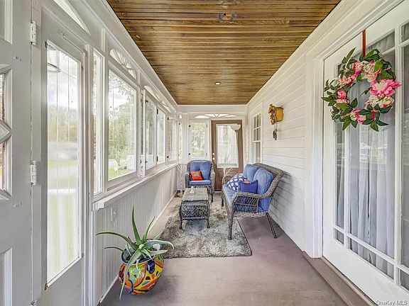 3rd image of 22 Wintergreen Ave