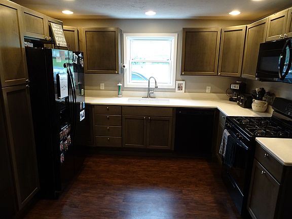 2nd image of 805 E John St