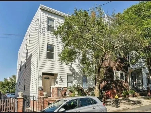 154 Webster St #2, Boston, MA 02128