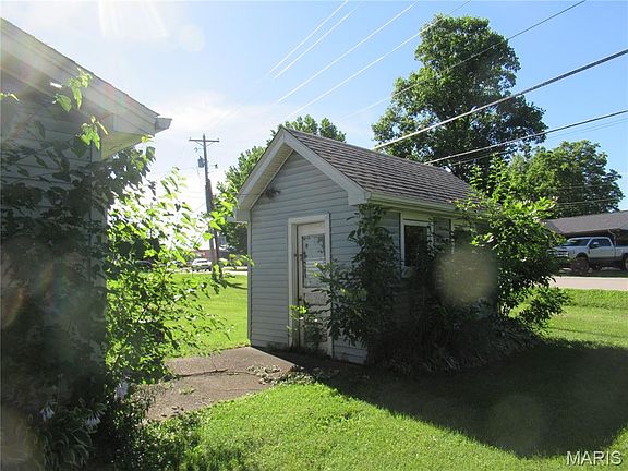 2nd image of 403 Marvin St