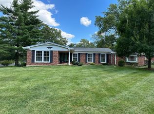 825 Woodruff Dr, Ballwin, MO 63011