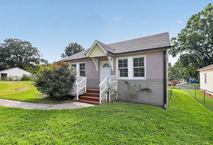 2 bed, 1.0 bath, 1097 sqft, $1,425 — Photo 2