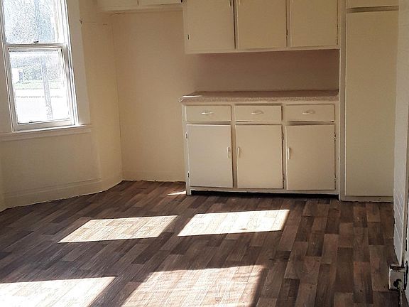 2nd image of 863 E Delavan Ave