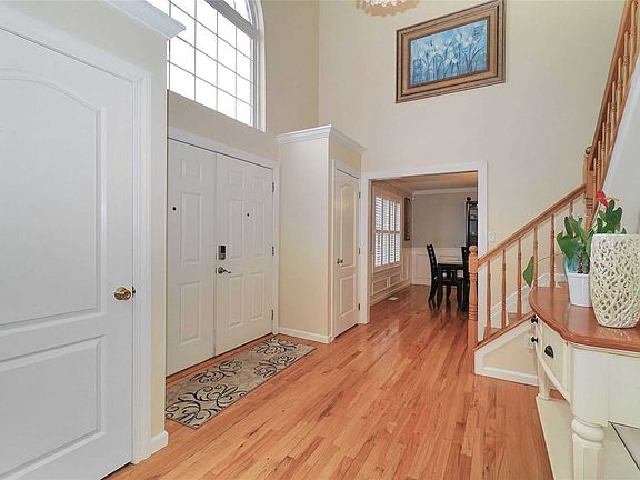 3rd image of 107 Vista Ln