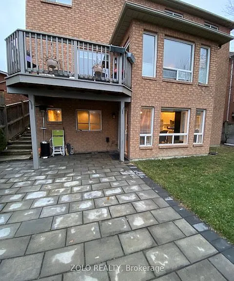 24 Coburn Cres — Photo 1