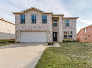 8407 Shining Waters Ln, Arlington, TX 76002